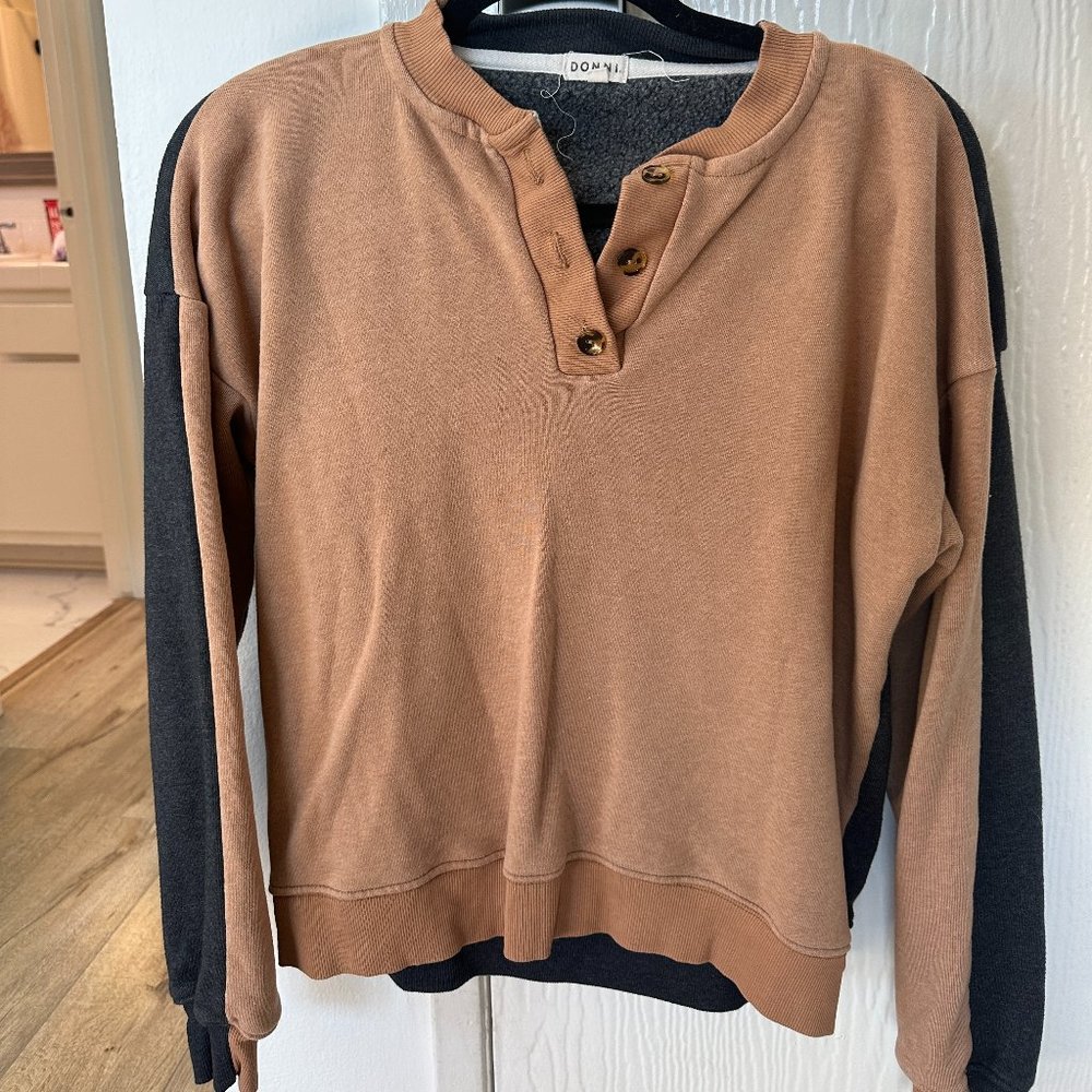 DONNI. Duo Henley Tan and Grey Fleece Sweatshirt